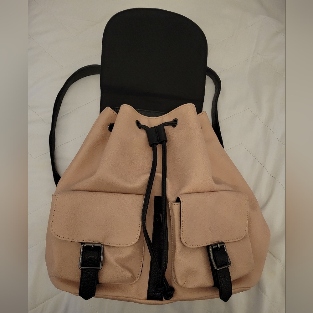 Backpack - Picture 4 of 7